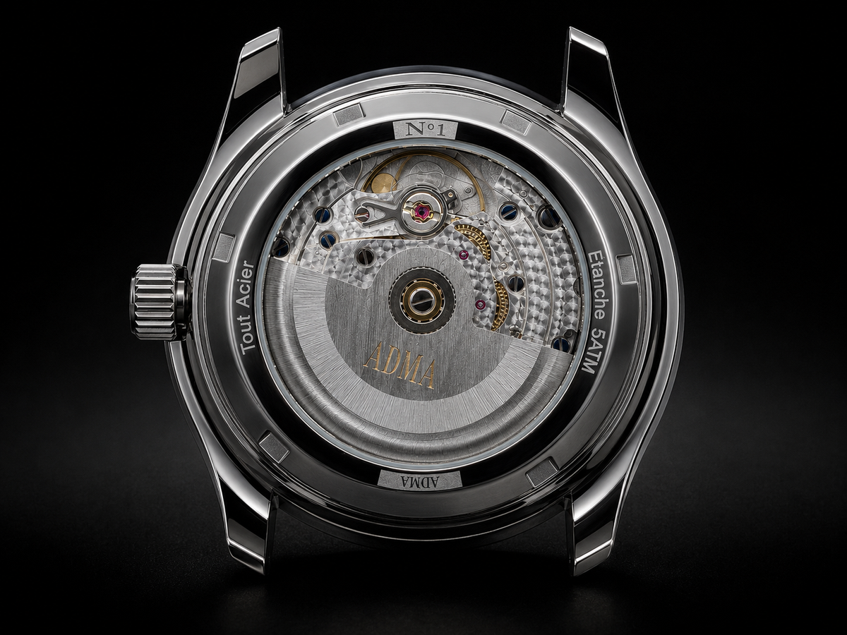 Fond transparent et mouvement automatique Sellita SW200 de l’Acqua Marina